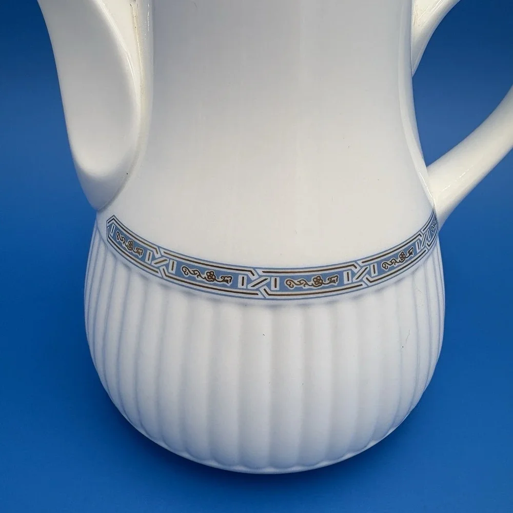Vintage Wedgewood Insignia Bone China 6.5